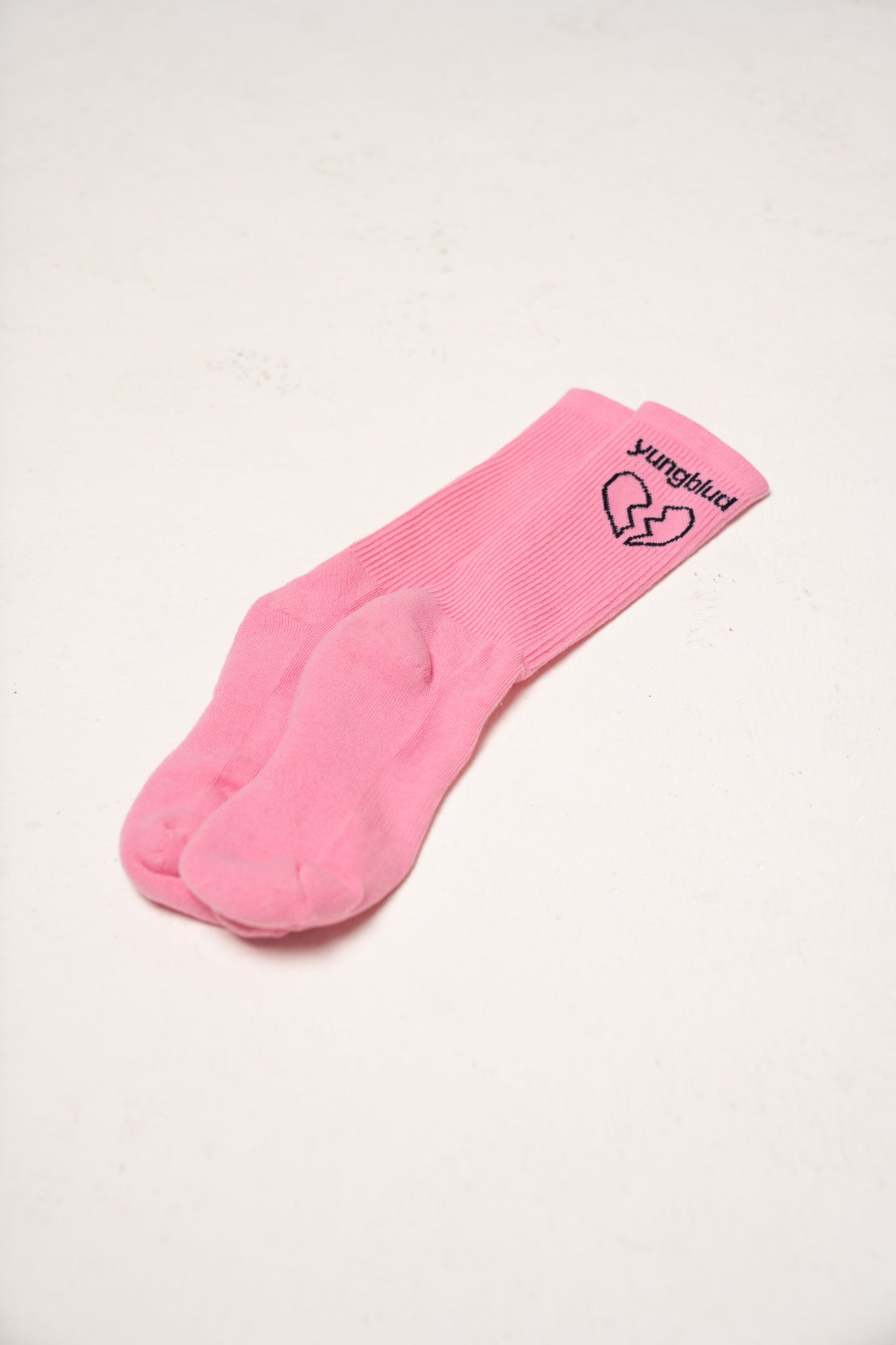 BROKEN HEART SOCKS